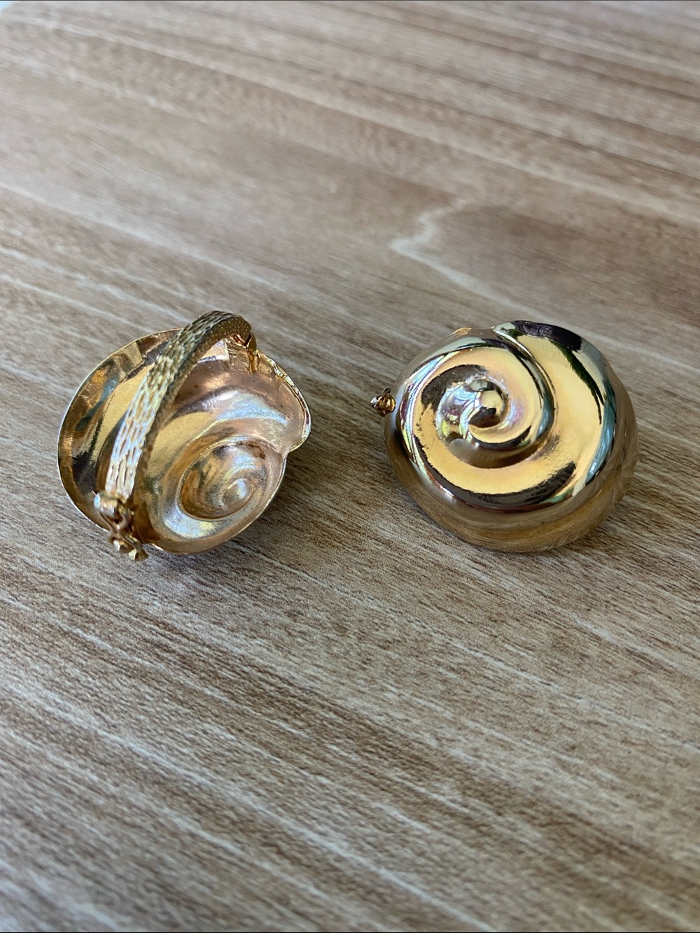 Gold plated vintage Spiral Shell Scarf clip set